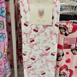 Plush Throw Blanket - White with Red Accents